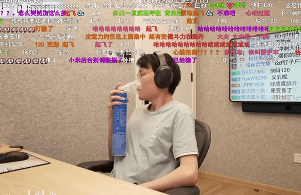 B站超级小桀直播试吃茅台冰淇淋，没想到心率飙升吸氧自救