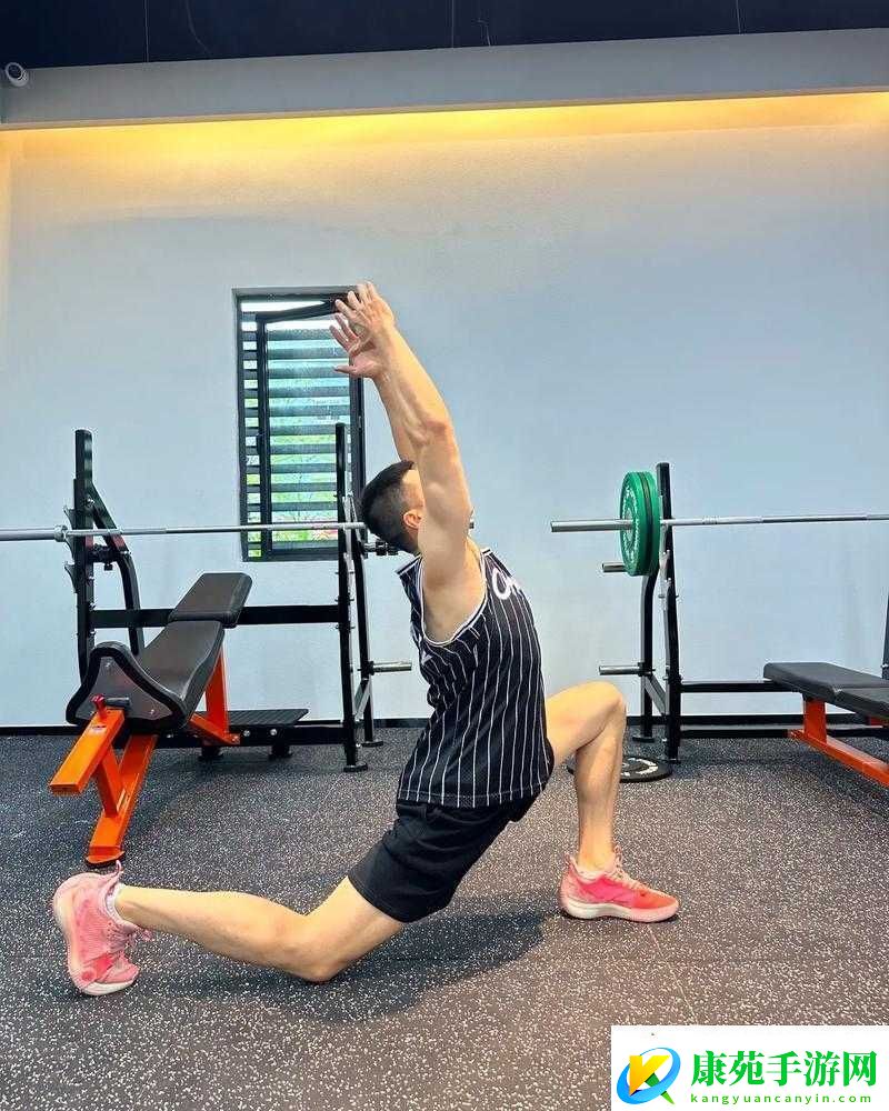 腰部下沉进入动起来：探索健身新姿势