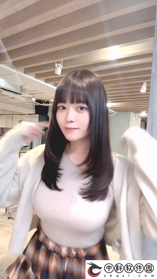 东云海发视频晒新发型