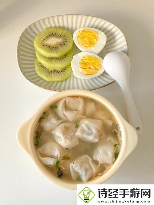 苏软软汆肉的日常三鲜小馄饨：温馨的舌尖记忆
