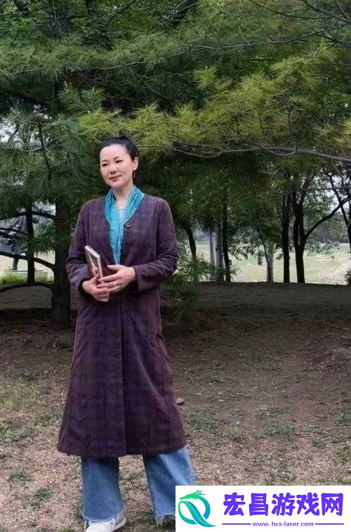 梅开二度公园当着孩子面引关注