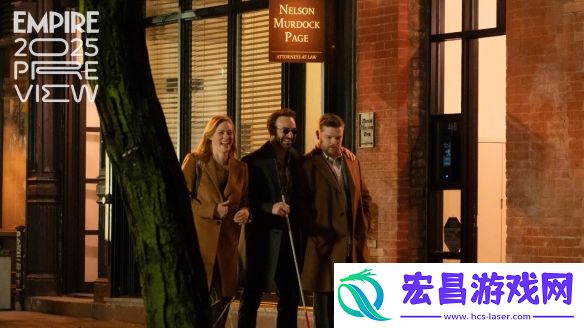 漫威新剧夜魔侠-重生曝新剧照律所三人组重聚