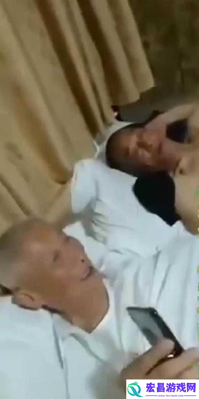 GaySeX巨大老人洗澡老头乐：揭秘老年生活中的温馨与关怀